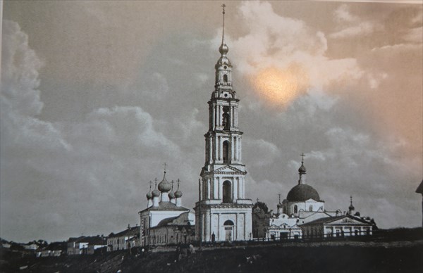015-Слева направо - Николаевский собор, колокольня, церковь Иоан